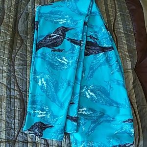 RARE LuLaRoe Raven leggings. One size.